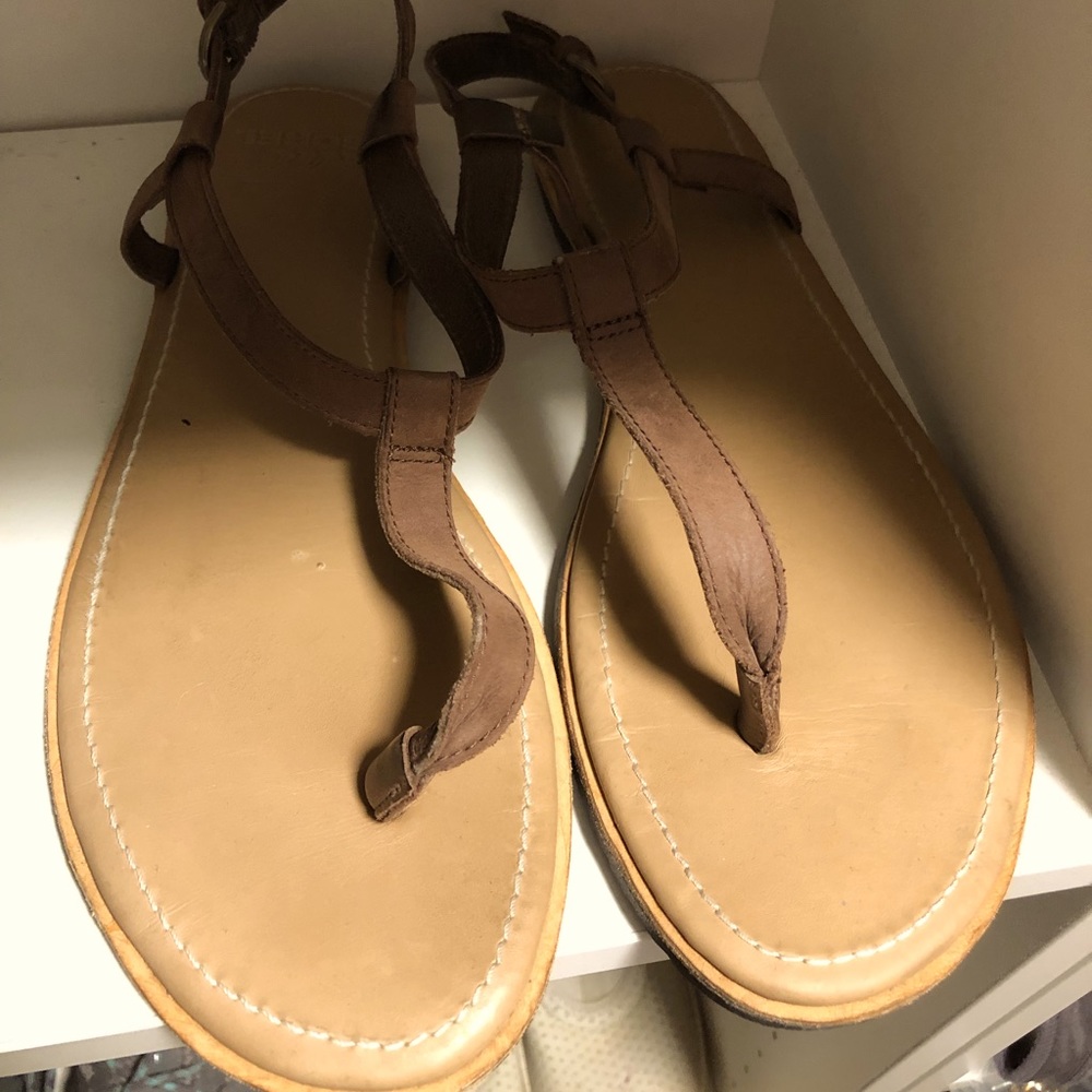 Sorel T-strap Sandals size 10 - Brown